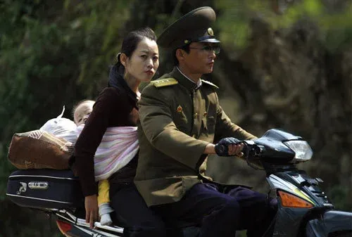 冒死偷拍朝鲜<em>女兵</em>,北朝鲜你了解<em>多少</em>?-旅游交