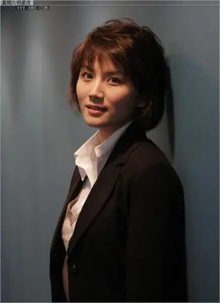 海岩作品《<em>五星大饭店</em>》中<em>女主角</em>曹曦文