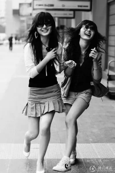 网上很火的一对90后<em>双胞胎姐妹</em>。-彩虹城业主