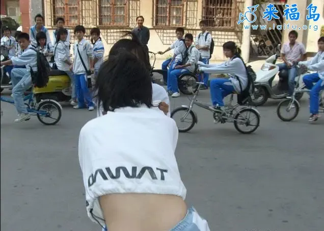 初中<em>女生街头打架</em>!现在的孩子都怎么啦?-富力