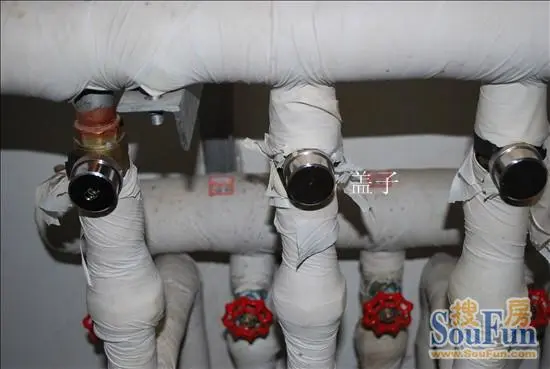 俺家暖气被物业关了,暖气热水阀门(银色可活动