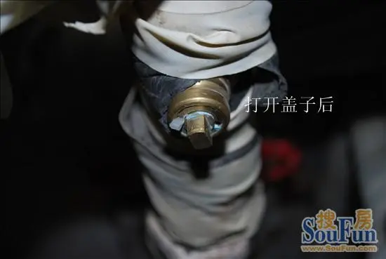 俺家暖气被物业关了,暖气热水阀门(银色可活动