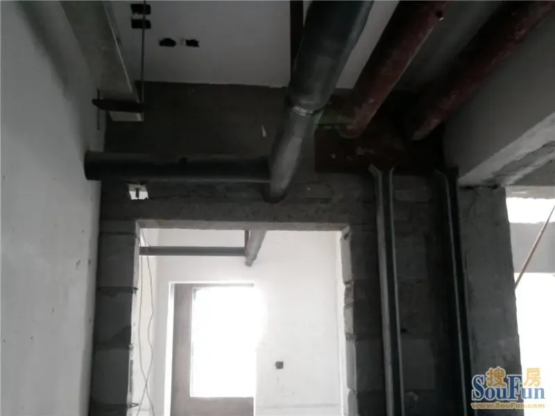 【求助】发现室内全是消防淋喷，不靠边、不靠沿。这符合规定吗？？？附实图。。