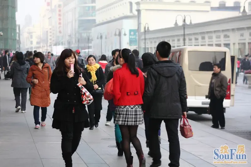 小白楼、<em>滨江道美女</em>扫街,美丽又冻人~-休闲娱