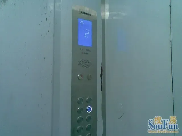 电梯怎么按门铃 1294553402465_000.jpg