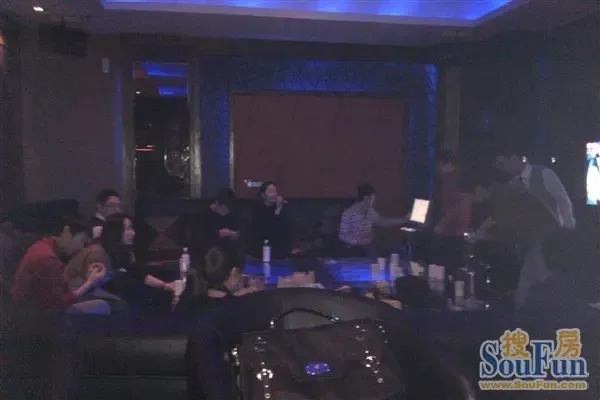 我也来发一个昨天<em>ktv</em>包间内情况(手机拍,效果不