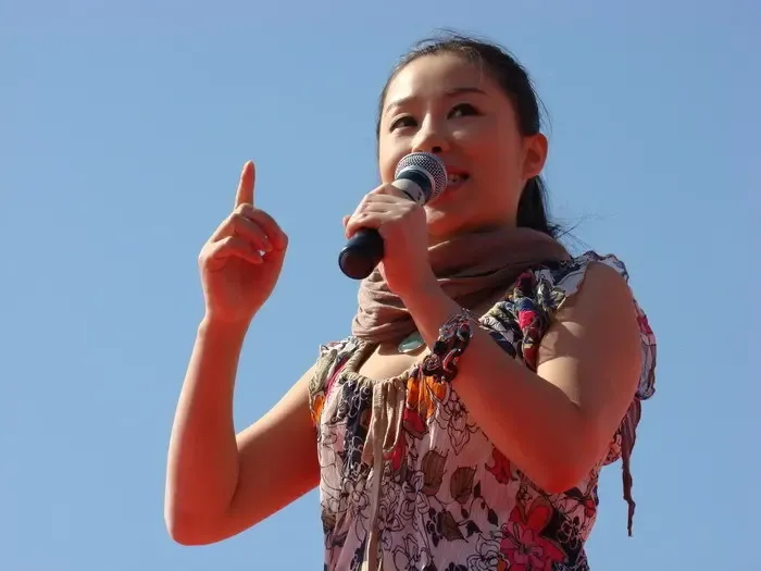 大过年的<em>歌曲</em>视频欣赏】就恋这把土-李雨(<em>女阿</em>