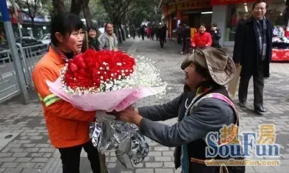 【99朵玫瑰向环卫工求婚】, 平凡 人的伟大 爱情 