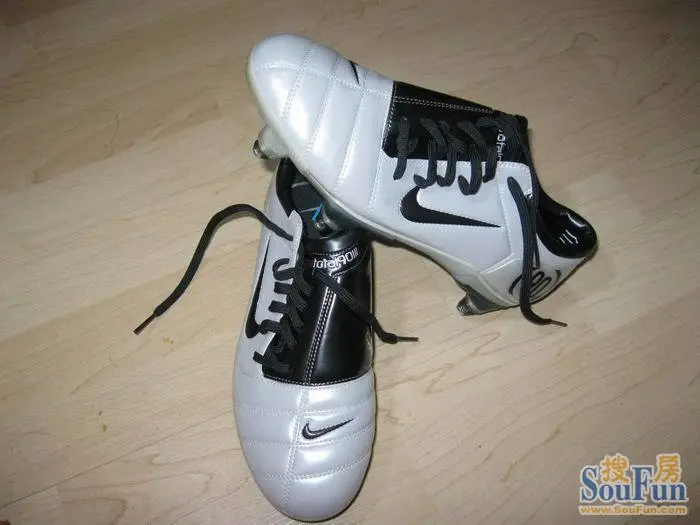 转双全新耐克足球鞋。-三环新城业主论坛-北京