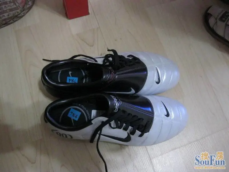 转双全新耐克足球鞋。-三环新城业主论坛-北京