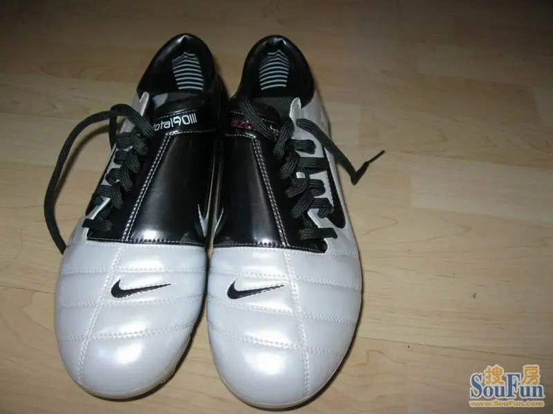 转双全新耐克足球鞋。-三环新城业主论坛-北京