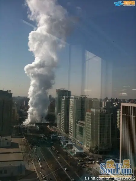 北京白石桥旁热力管道爆炸 上午九点半左右,北
