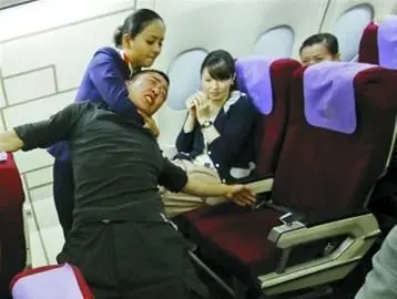 <em>空姐</em>除了美貌还要会功夫?香港航空公司<em>要求空</em>