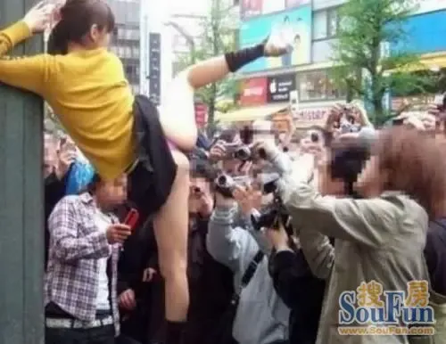 <em>日本</em>人真不要脸 白天女人在街上拍Luo照(图)-卓