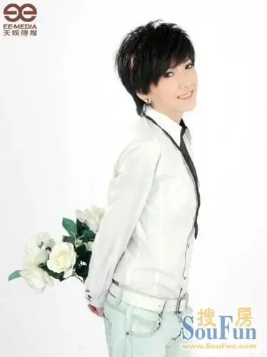 <em>2011快乐女生12强</em>超级雷人证件照曝光 喻佳丽