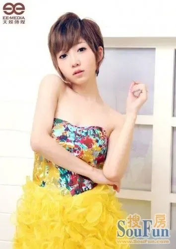 <em>2011快乐女生12强</em>超级雷人证件照曝光 喻佳丽