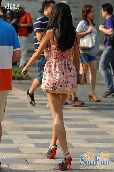 我爱<em>夏天</em>之时尚街拍,<em>夏日</em>北京<em>街头美眉</em>无敌美