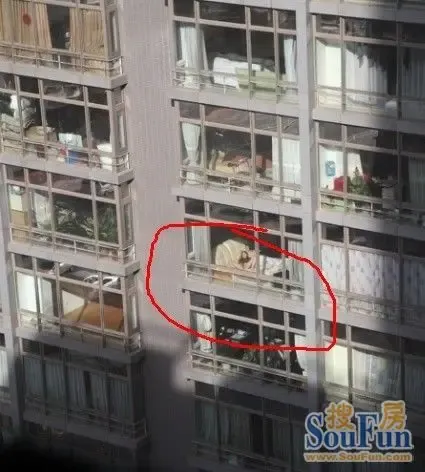 对面楼的<em>女邻居</em> 天热了 裸体可以 请您在自慰时