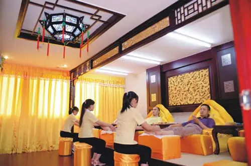 足疗店男技师_正规足疗店技师收入(2)