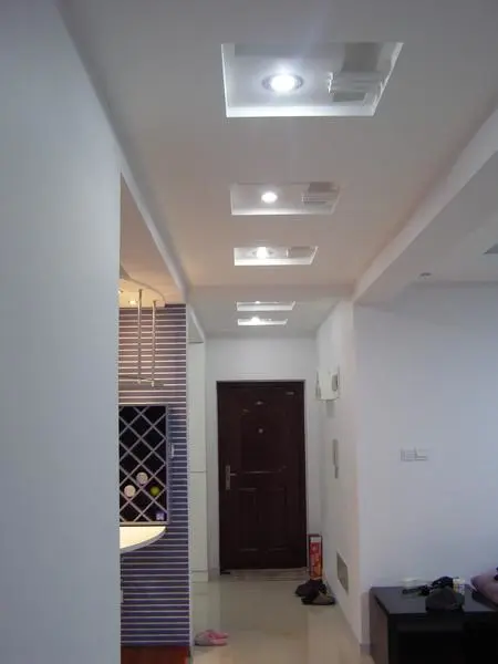 进门过道吊顶,具有公装的韵味