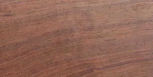 这种木材就是风车木,在家具店里的称呼一般是黑紫檀,皮灰,黑檀等