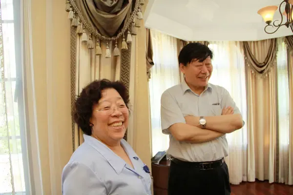 海尔集团首席<em>张瑞敏</em>、总裁杨绵绵视察山海湾项