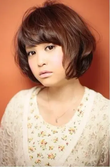 技术推荐安娜--<em>深圳设计发型</em>哪间<em>理发店</em>较好?