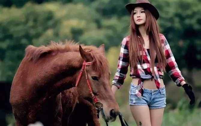 放<em>马女</em>与枣红马(组图)+-陈晨+-搜房博客