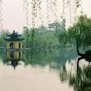 <em>膝盖疼是怎么回事</em>?扶他林提醒<em>女孩子</em>注意保暖