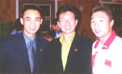 陈真诚和湖南省副省长潘贵玉(现国家计生委首长)奥运冠军李小鹏在活动现场