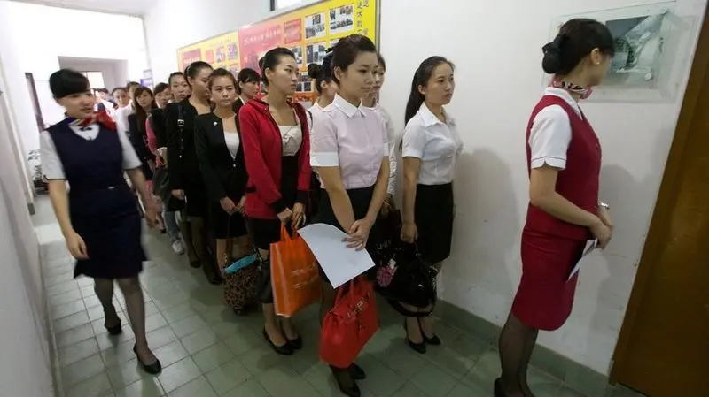 【香香八卦】上海女生疯狂应聘空姐!到底是什